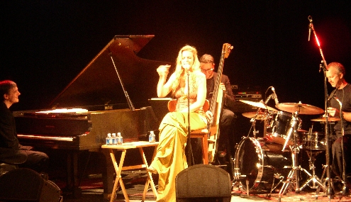 Tierney Sutton and her band at the Granby Theater, Norfolk - April 28, 2005